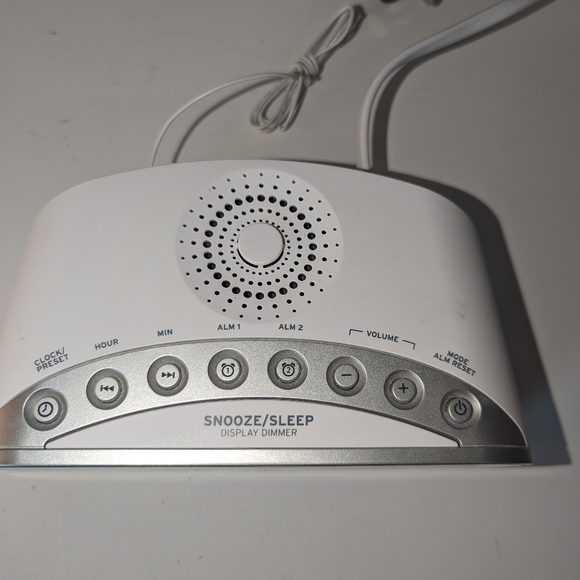 Timex T231 White w/ Large Green LCD Display Alarm Clock AM/FM Radio w Aux Port - Picture 3 of 6